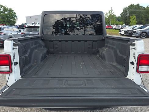 Used 2025 Jeep Gladiator Sport AWD/4WD image 9