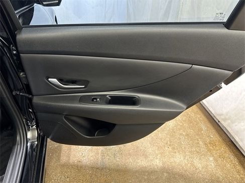 Used 2024 Hyundai Elantra Limited image 26