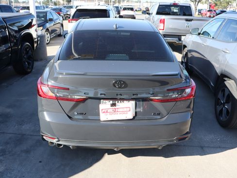 Used 2025 Toyota Camry SE image 9