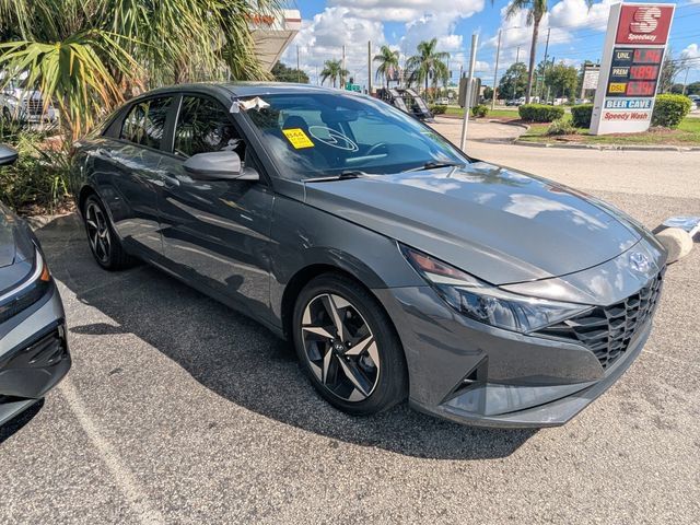 Used 2023 Hyundai Elantra SEL w/ Convenience Package FWD image 3