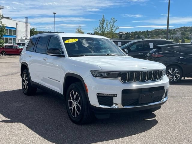 Used 2025 Jeep Grand Cherokee L Limited w/ Trailer Tow Package AWD/4WD image 8