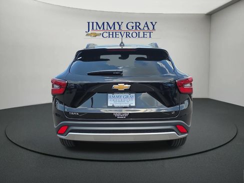 New 2026 Chevrolet Trax LT w/ LT Convenience Package FWD image 4