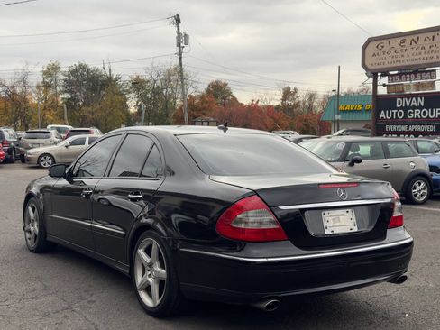 Used 2009 Mercedes-Benz E 350 4MATIC Sedan image 4