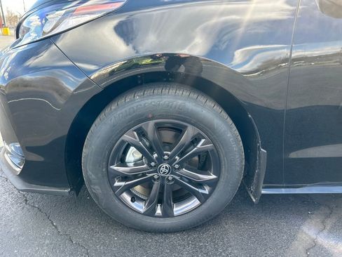 New 2026 Toyota Sienna XSE image 27