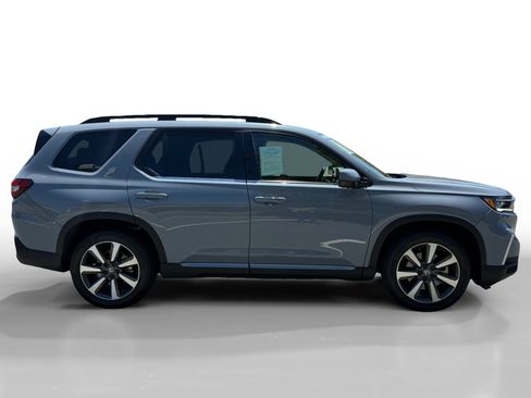 Used 2025 Honda Pilot Elite image 6