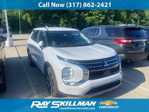 Used 2025 Mitsubishi Outlander SE AWD/4WD image 1