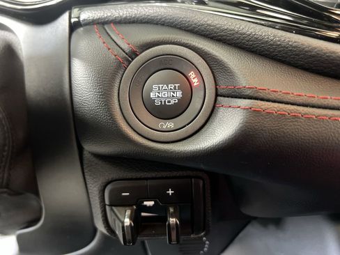 Used 2025 Dodge Durango GT w/ Blacktop Package AWD/4WD image 18