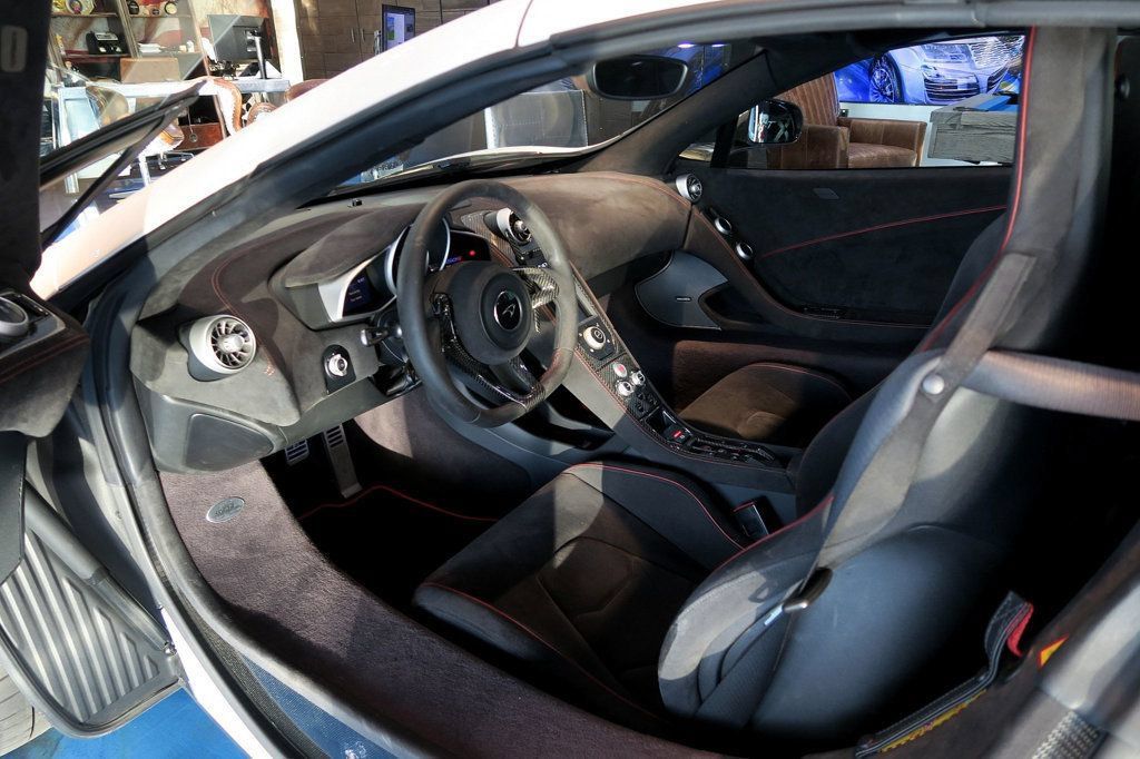 Used 2015 McLaren 650S Spider RWD image 16