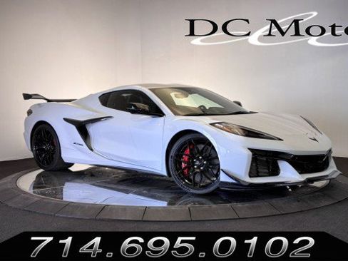 Used 2024 Chevrolet Corvette Z06 w/ Z07 Performance Package RWD image 1