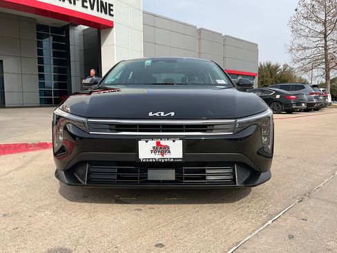 Used 2025 Kia K4 LXS image 3
