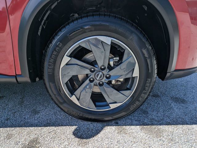 Used 2025 Nissan Rogue SV AWD/4WD image 11
