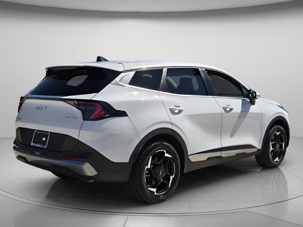 Used 2026 Kia Sportage EX FWD image 4