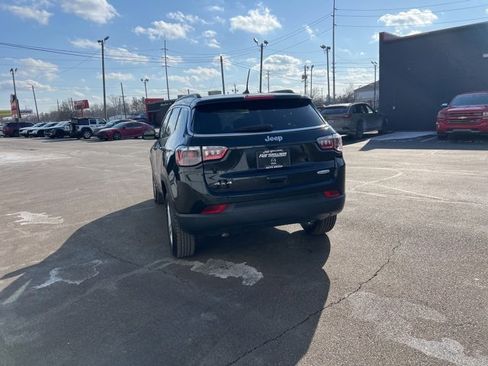 Used 2024 Jeep Compass Latitude image 12