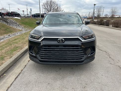 Used 2024 Toyota Grand Highlander XLE image 2