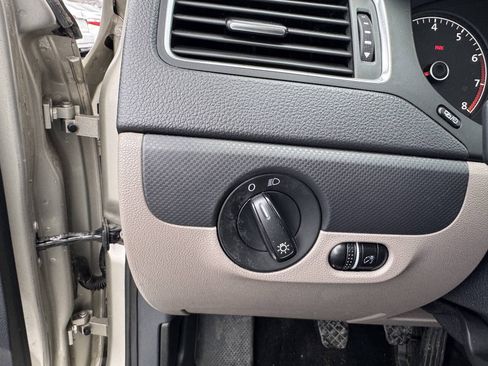 Used 2013 Volkswagen Jetta S FWD image 16