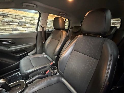 Used 2018 Chevrolet Trax LT w/ LT Convenience Package image 12