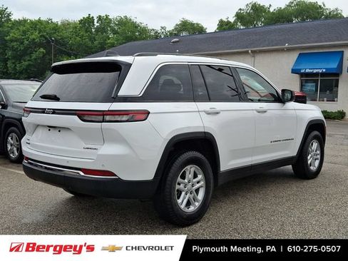 Used 2023 Jeep Grand Cherokee Laredo AWD/4WD image 8