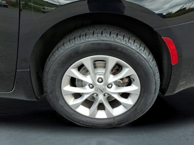 Used 2024 Chrysler Pacifica Touring-L w/ Uconnect Theater Family Group AWD/4WD image 12