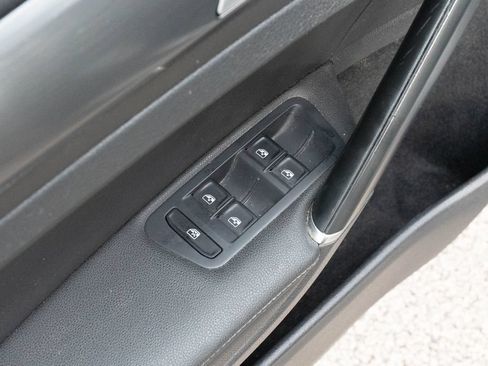 Used 2020 Volkswagen Golf 4-Door FWD image 10