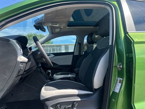 New 2026 Volkswagen Taos SE AWD/4WD image 8