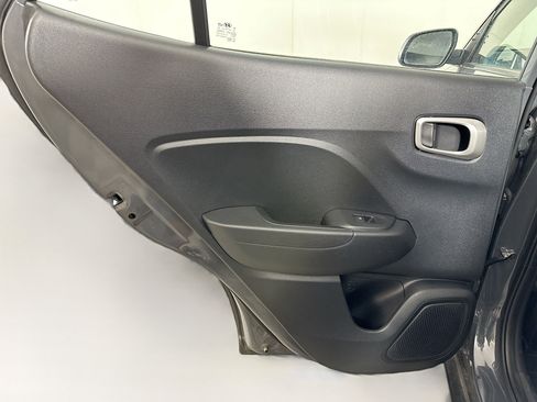 Used 2025 Hyundai Venue SEL image 26