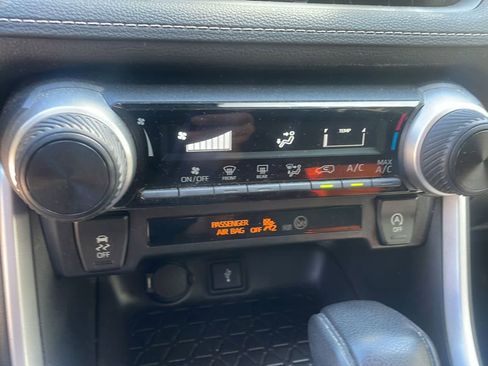 Used 2022 Toyota RAV4 LE AWD/4WD image 18
