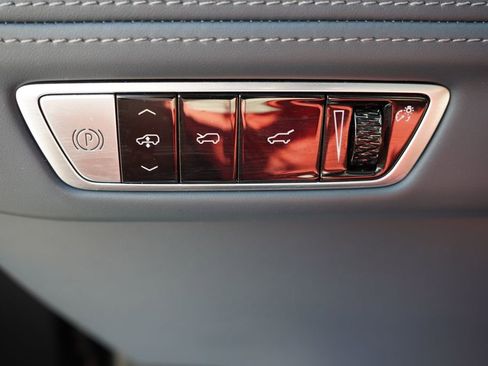 Used 2025 Cadillac Escalade IQ Luxury 2 w/ LPO, Premium Carpet Package AWD/4WD image 28