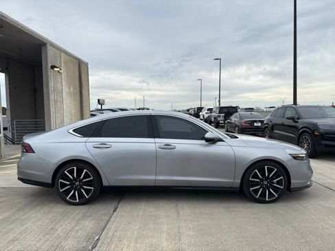 Used 2023 Honda Accord Touring image 2