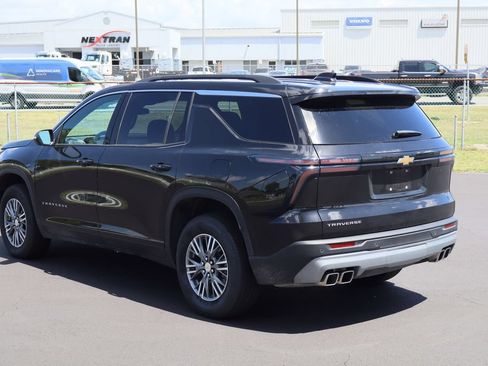 Used 2026 Chevrolet Traverse LT FWD image 7