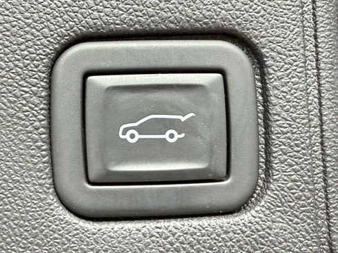 Used 2024 GMC Terrain Denali w/ Denali Premium Package image 30