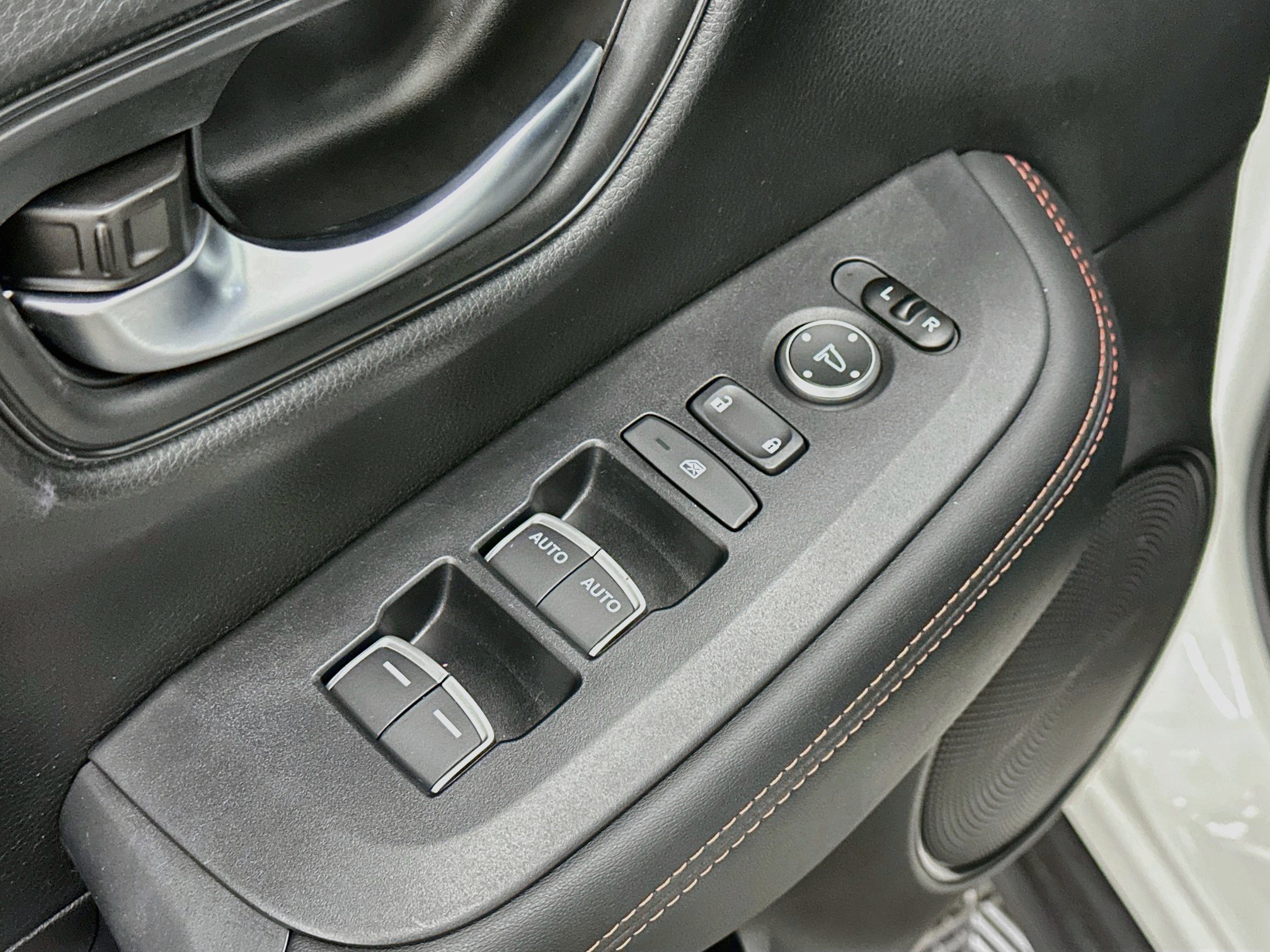 Used 2025 Honda HR-V Sport image 15