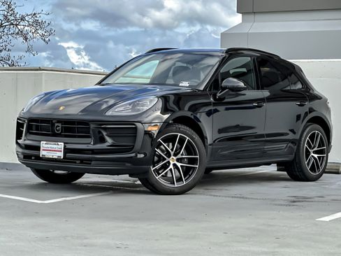 Used 2025 Porsche Macan Turbo image 1