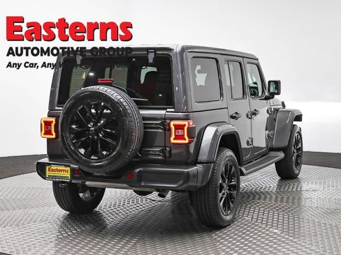 Used 2025 Jeep Wrangler Unlimited Sahara AWD/4WD image 5