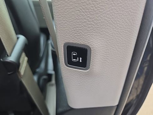 Used 2024 Chrysler Pacifica Touring-L FWD image 76