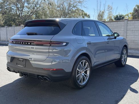 Certified 2026 Porsche Cayenne AWD/4WD image 5