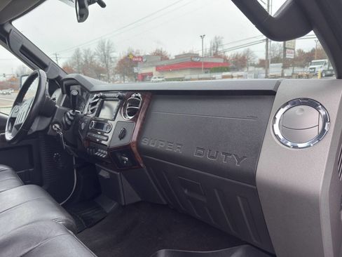 Used 2010 Ford F350 Lariat image 11