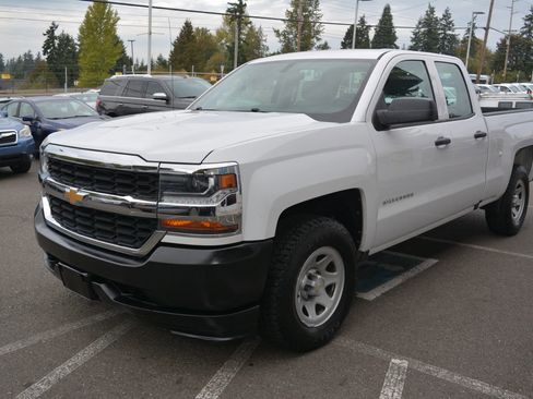 Used 2018 Chevrolet Silverado 1500 W/T w/ Trailering Package image 3