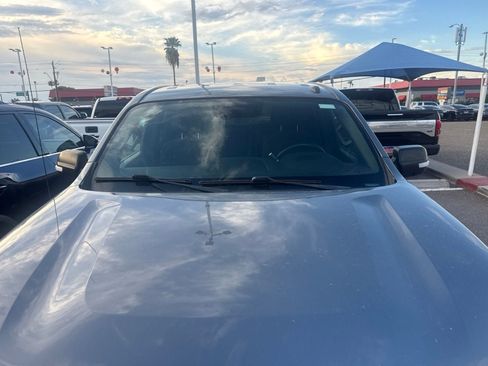 Used 2019 Nissan Titan SV w/ SV Convenience Package RWD image 8