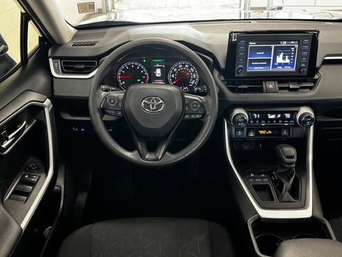 Used 2019 Toyota RAV4 XLE w/ Convenience Package FWD image 10