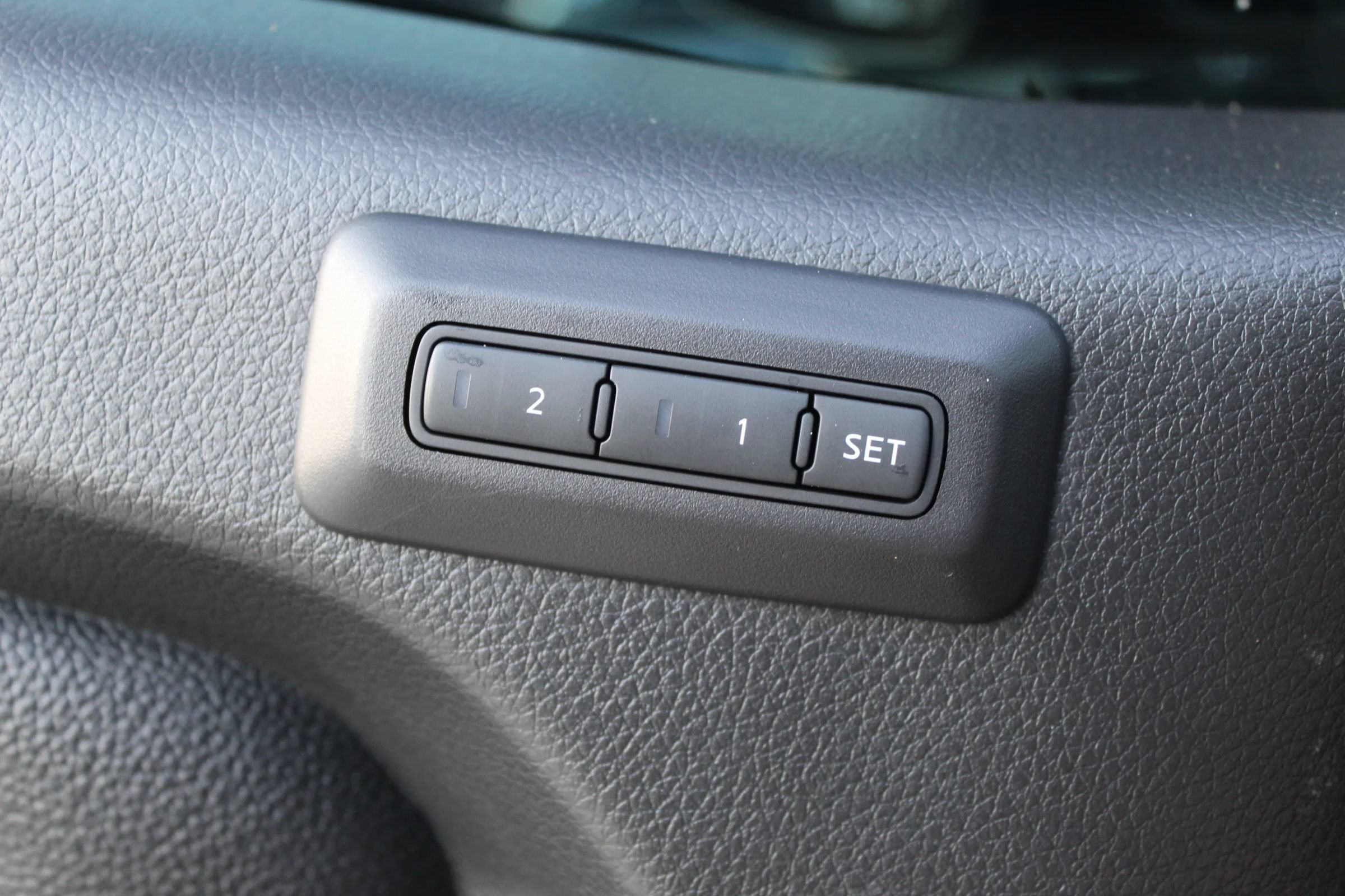 Used 2018 Nissan Titan SL w/ Texas Titan Edition AWD/4WD image 20