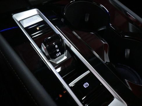 Used 2024 Volkswagen Atlas SEL Premium R-Line image 13