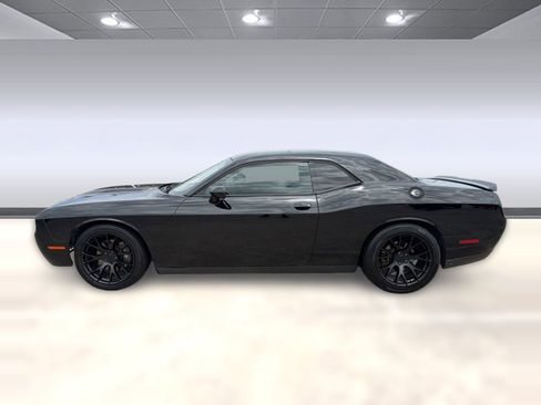 Used 2019 Dodge Challenger R/T image 2