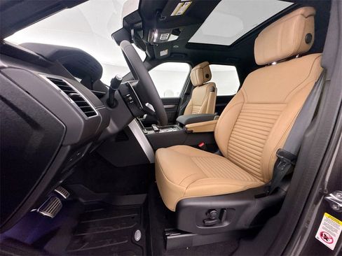 New 2026 Land Rover Discovery Dynamic SE image 19