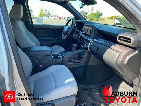 Certified 2025 Toyota Tacoma SR5 AWD/4WD image 15