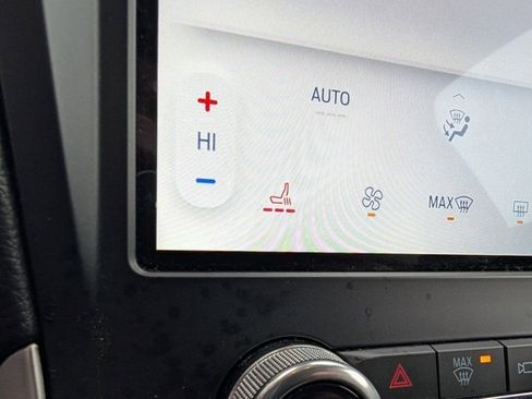 Used 2023 Ford Edge SEL image 4