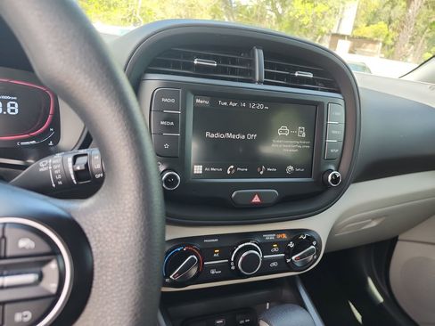 Used 2024 Kia Soul LX image 10