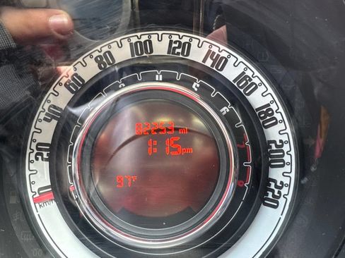 Used 2012 FIAT 500 Lounge FWD image 13