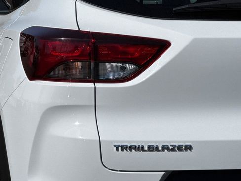Used 2025 Chevrolet TrailBlazer LT FWD image 29
