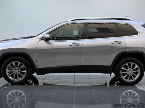 Used 2019 Jeep Cherokee Latitude Plus FWD image 3