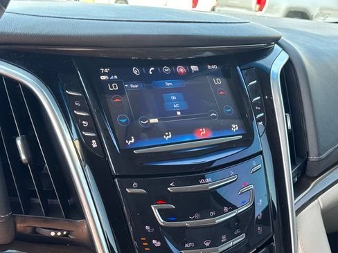 Used 2020 Cadillac Escalade ESV Premium Luxury RWD image 26
